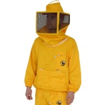 Maschera quadrata con cappello e camiciotto